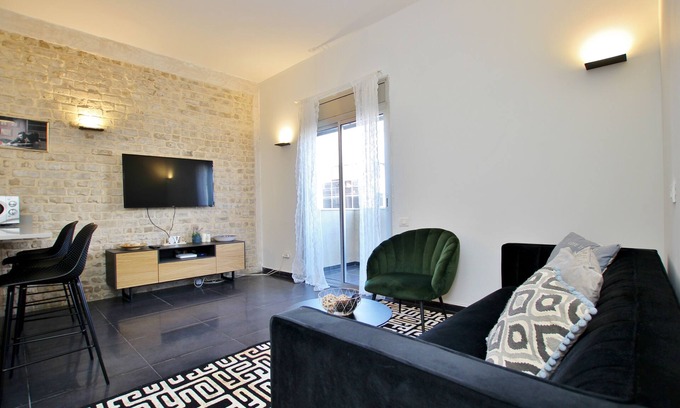 Old North Apartment | Stunning 2 Bedrooms with Sea View & Sun Balcony Awaits