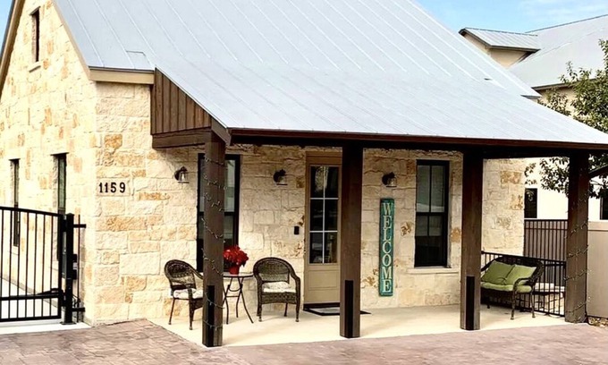 Gruene House | Inviting 2-Bedroom Casita near Gruene with River Access