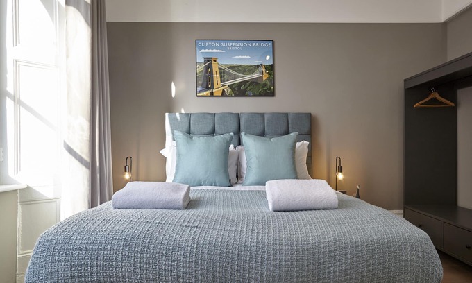 Clifton Apartment | Elegant 2 Bedroom Apartment in City Centre - Guest Rated 10/10
