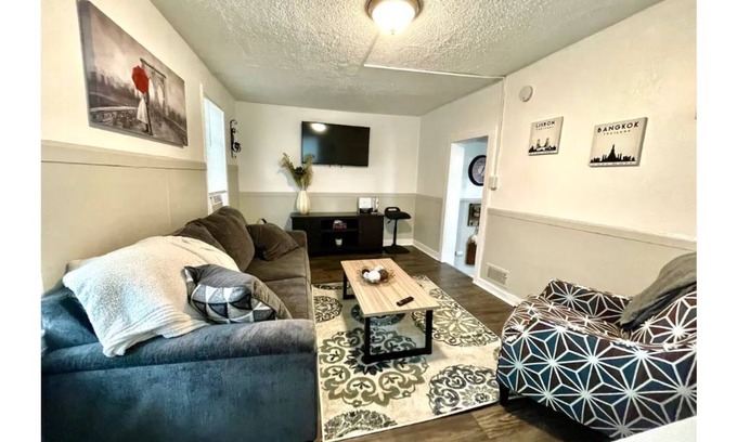 Dahlman House | Charming 2 Bedroom Retreat in Bohemian Omaha with Kitchen