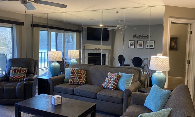 Camdenton Condo | Tranquil Lake View Condo with Pool and Breakfast Included