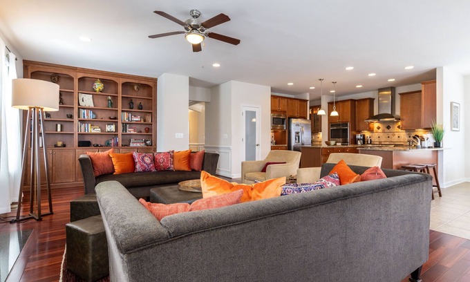 Virginia Square House | Family-Friendly 5BR Oasis near DC with Pool & Breakfast