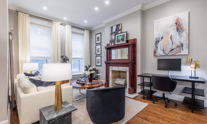 Near North Side Condo | Exceptional 3BR River North Condo with Free Parking & Breakfast