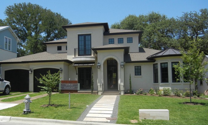 Tarrytown House | Inviting 4 Bedroom Home Steps from Downtown Austin