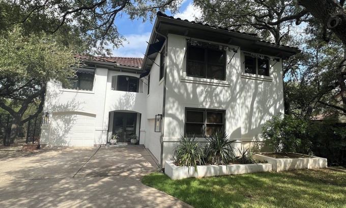 Austin Condo | Gorgeous 4-bedroom home in Westlake, Eanes school district.