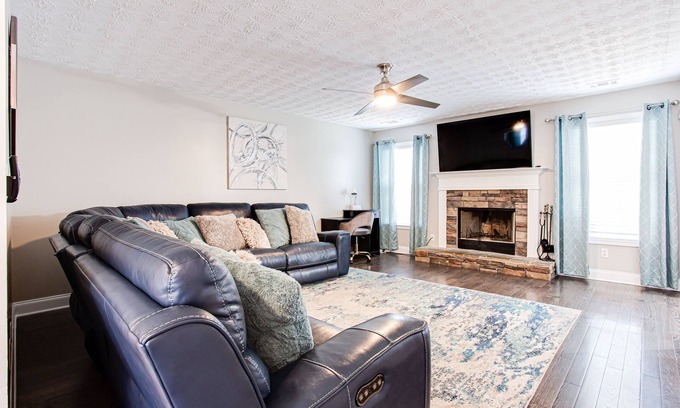 Conyers House | Beautiful 4 Bedroom Home with Pool and Spa Amenities