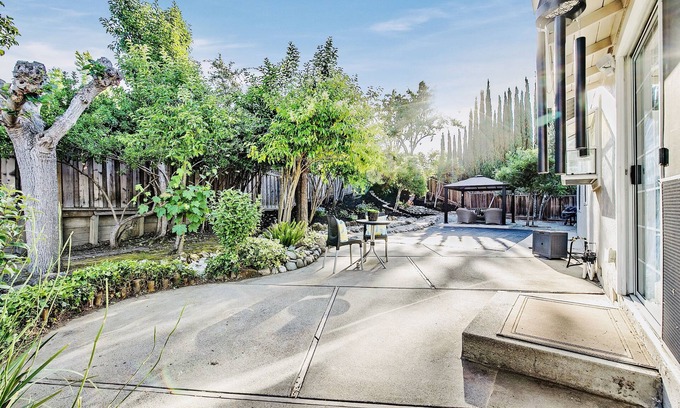 Dublin House | Relaxed 4B/2.5B Newly-Renovated House with Spa & Hot Tub