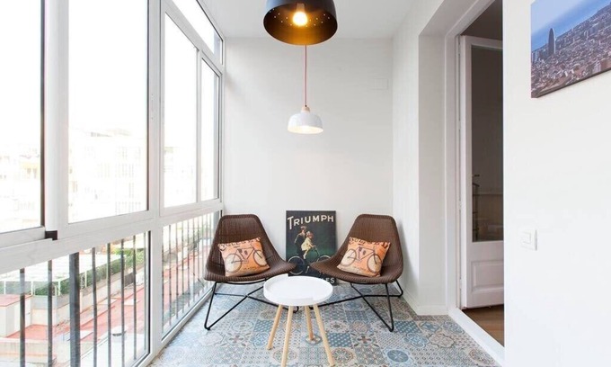 L'Antiga Esquerra de l'Eixample Apartment | Elegant 4-Bedroom Retreat Near City Center with Spa