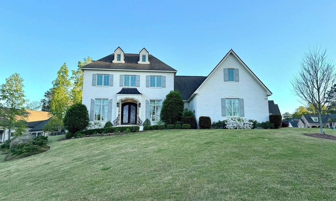 Auburn House | Gorgeous 5-bedroom Auburn University Club Gameday House with Pool!