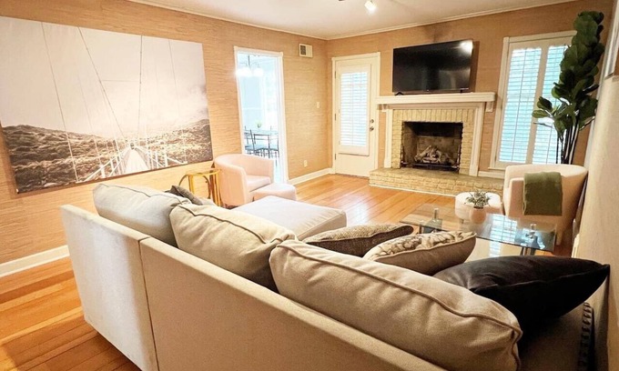 East Memphis House | Gorgeous 5 BR Modern MEM House!