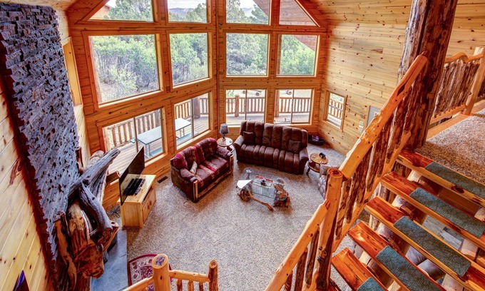 Long Valley Junction Cabin | Top-Rated 5-Star Chalet Between Bryce & Zion - Family-Friendly!