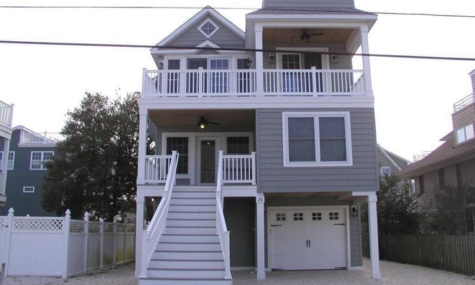 Beach Haven Gardens House | Exquisite 5 Bedroom Oceanside Retreat with Stunning Views