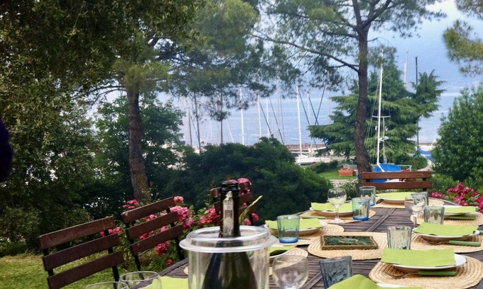 Villavetro Villa | Family-Friendly 9-Seater Villa with Lake Views and Pool