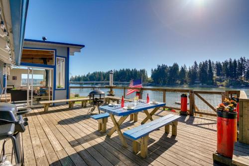 Allyn-Grapeview House | Discover Oceanfront Holiday Homes in WA, USA