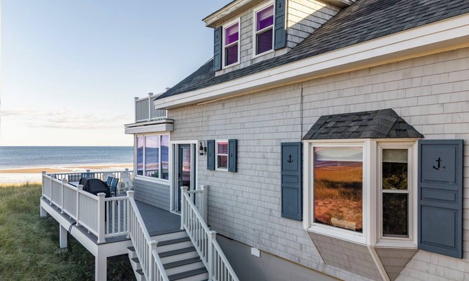 Ocean Park House | Idyllic Beach House with Ocean View & Breakfast Included