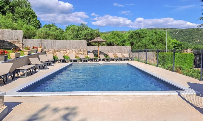 Vallon-Pont-d'Arc Apartment | Cozy 1 Bedroom Retreat in Vallon Pont d'Arc with Pool