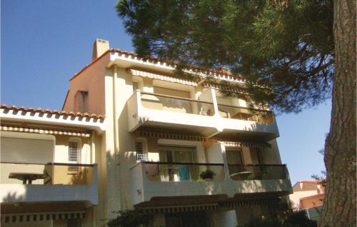 Argeles Plage Apartment | Inviting Apartment in Argeles Sur Mer with Family Kitchen
