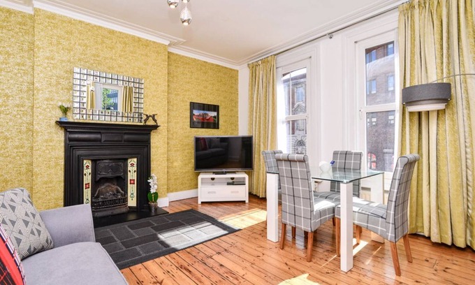 Cathedrals Apartment | Elegant Apartment in Prime London Bridge, Guest Rated 9.4