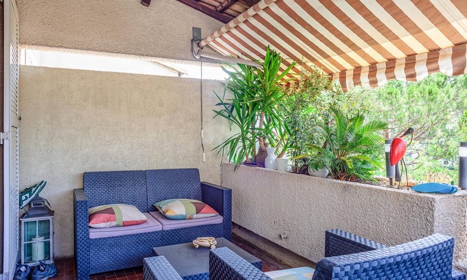 La Pomme Apartment | Cozy Vacation Apartment with Balcony and Spa Amenities
