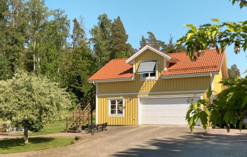 Hammaro Apartment | Inviting Apartment in Hammar with Kitchen for Families