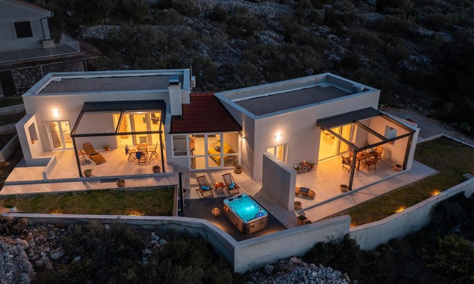 Kaprije Apartment | Experience Breathtaking Ocean Views with Outdoor Wellness