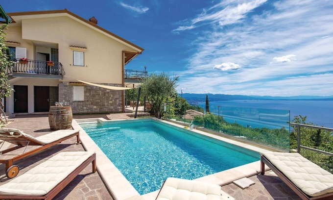Bregi Apartment | Relaxing Apartments with Panoramic Sea Views and Pool Access