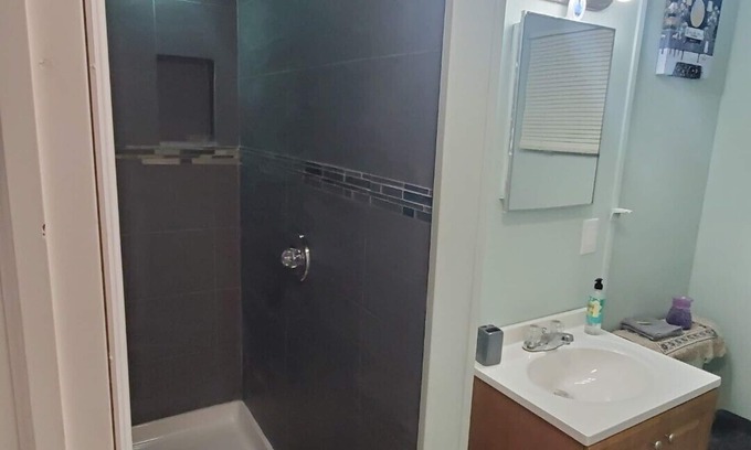 Floral Park Apartment | Inviting Apartment Steps from UBS Arena for Family Fun