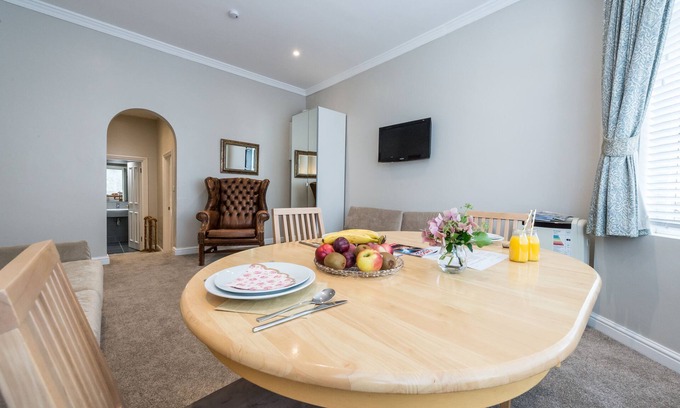 Brondesbury Park Apartment | Convenient Apartment Just 12 Minutes to Oxford Street!