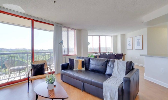 Pentagon City Apartment | Elegant Rooftop Apartment with City Views in Pentagon City