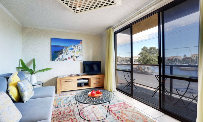 Glenelg North Apartment | Inviting Balcony Apartment with Oceanfront Views and Kitchen