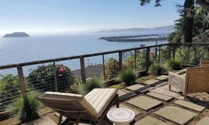 San Rafael House | Idyllic Bayside Bungalow with Private Terrace & Breakfast