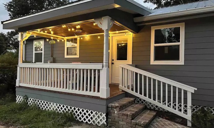 Biloxi House | Idyllic Beach House with Kitchen & Pet-Friendly Options