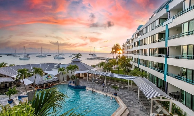 Simpson Bay Condo | Prime Beachfront Condo with Spa & Ocean View | 10/10 Rating