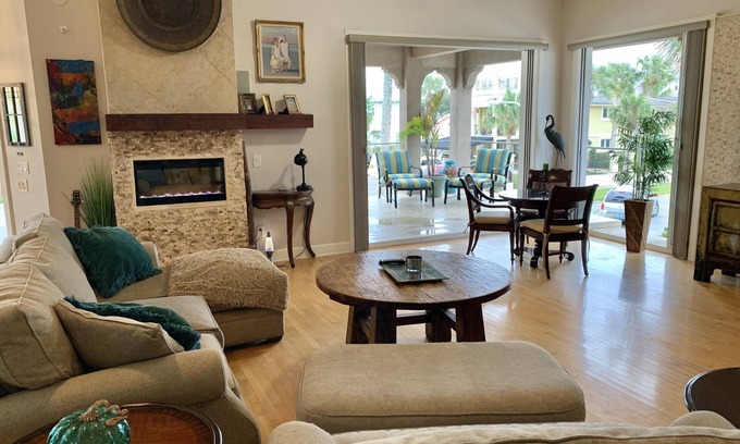 Neptune Beach House | Beachside Retreat: Ideal Location with Ocean View & Spa
