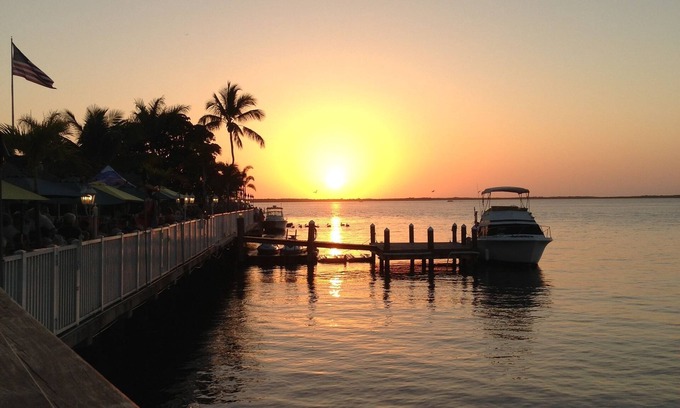 Anglers Park House | Enchanting Sunsets and Ocean Views Await You!