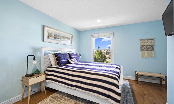 Bel Air House | Bright Townhome with Pool and Ocean Views Steps from Beach