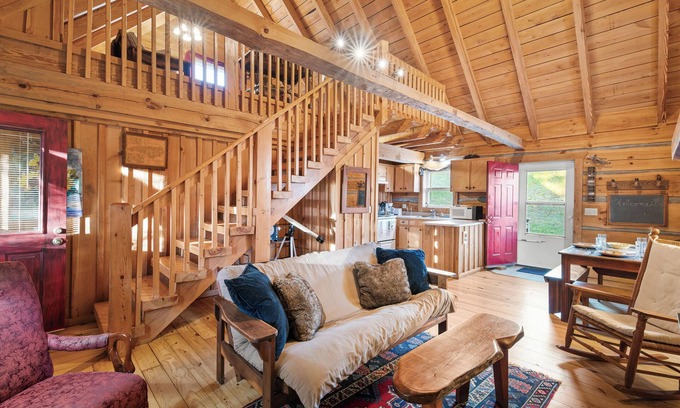 Vesta Cabin | Gorgeous Cabin - Fast 100mbps WiFi - Pet Friendly!