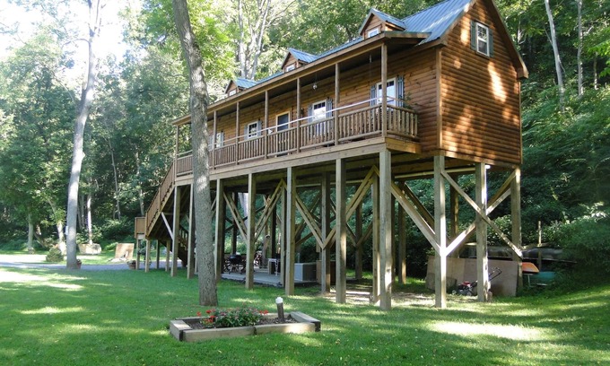 Shenandoah Cabin | Secluded Cabin with River Views and Spa Amenities
