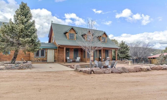 Payson Cabin | Scenic Cabin with Trail Access and Family-Friendly Amenities