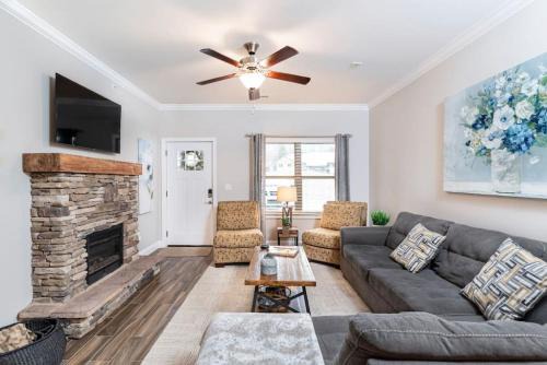 Townsend House | Inviting Cades Cove Condo with Community Pool Awaits You