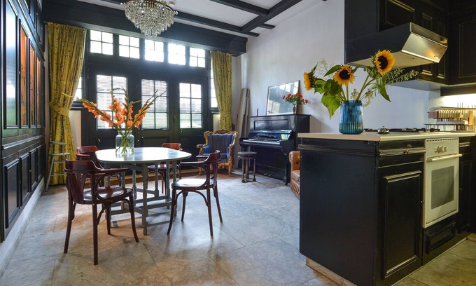 Huygenspark House | Charming Canal House with Ocean View in The Hague