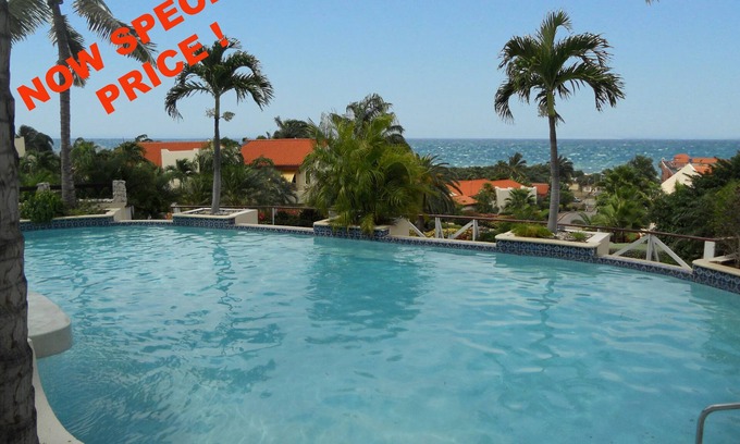 Piscadera Apartment | Oceanfront 2 Bedroom Apartment with Pool & Spa Amenities