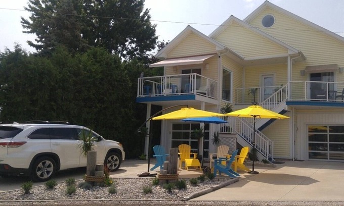 Mitchell's Bay House | Gorgeous Carolinian style cottage