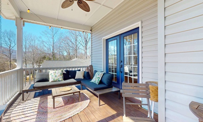 Lake Junaluska House | Gorgeous chalet perched on a hill with pool and tennis court access