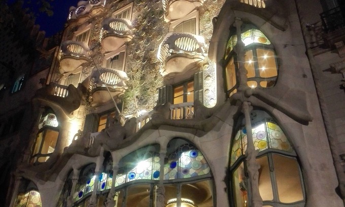 Sant Antoni Apartment | Prime City Center Location! Steps from Ramblas & Passeig de Gracia
