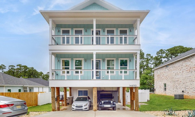 Oak Court House | Gorgeous coastal home with private pool and close to beach