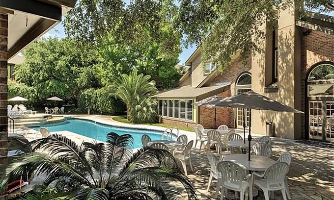 Allandale Condo | Inviting Condo with Pool, Massage Chair & Ocean Views