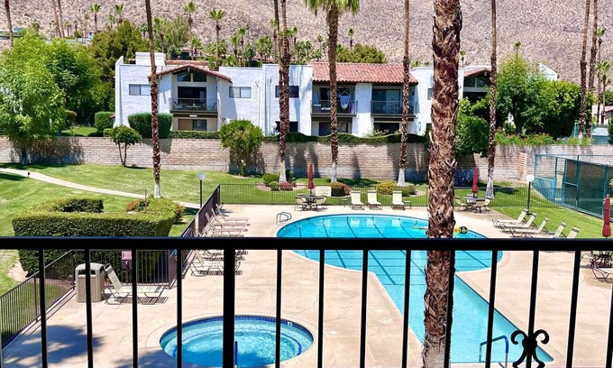 Canyon Corridor Apartment | Relaxing Getaways in South Palm Springs with Spa & Pool