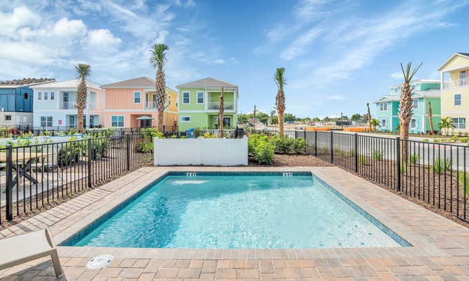 West Kissimmee Cottage | Inviting Cottage with Private Pool & Balcony Near Disney