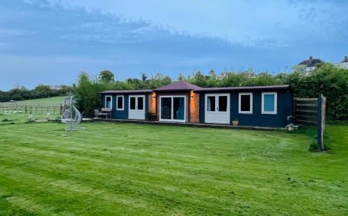 Etchinghill House | Tranquil Countryside Cabin with Family-Friendly Amenities